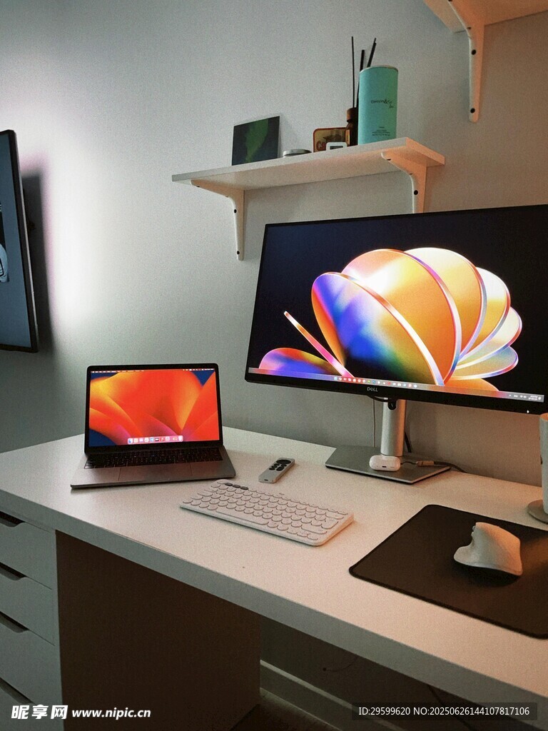 现代桌面的数码设备展示