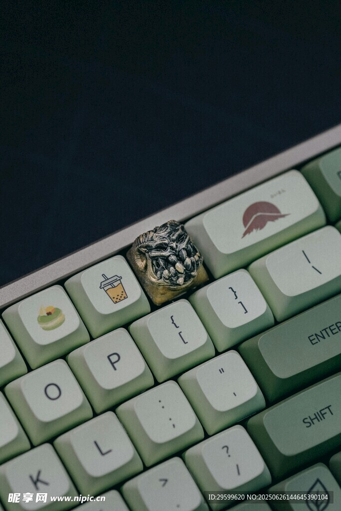 个性键帽装点多彩键盘