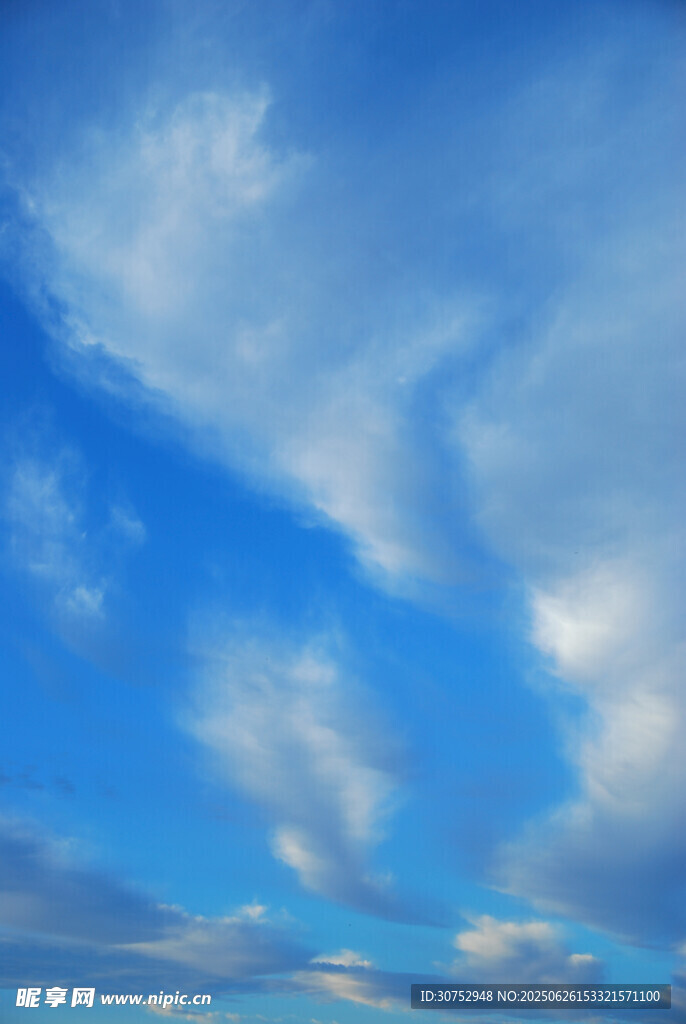 蓝天飘白云美景如画