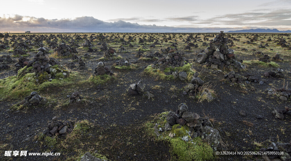 火山地貌景观 黑土绿植