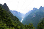 山间壮丽索道景观