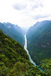 壮丽峡谷间蜿蜒河流景观