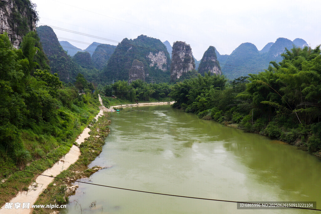 秀丽山水风光图