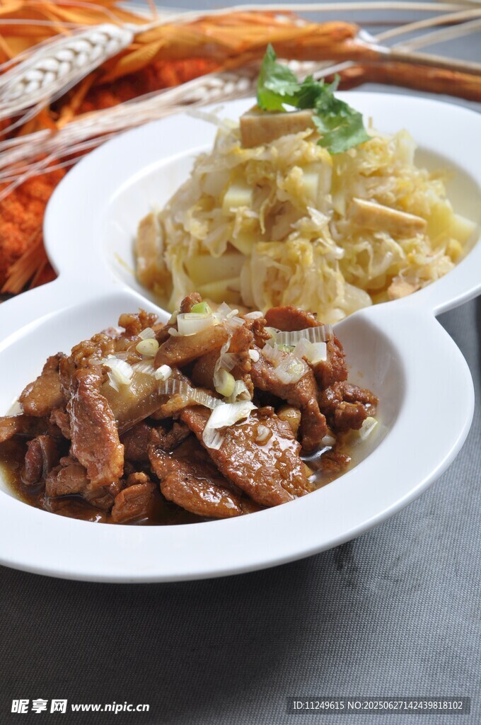 小炒肉熬酸菜