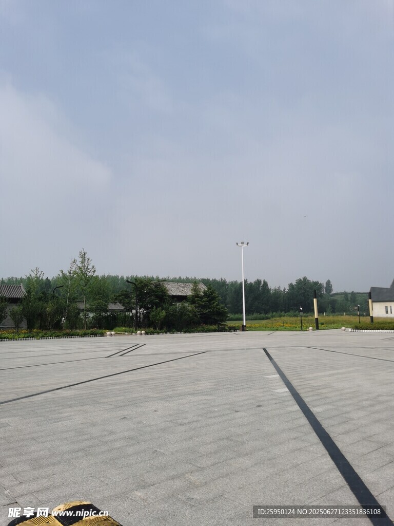 空旷平坦的户外场地