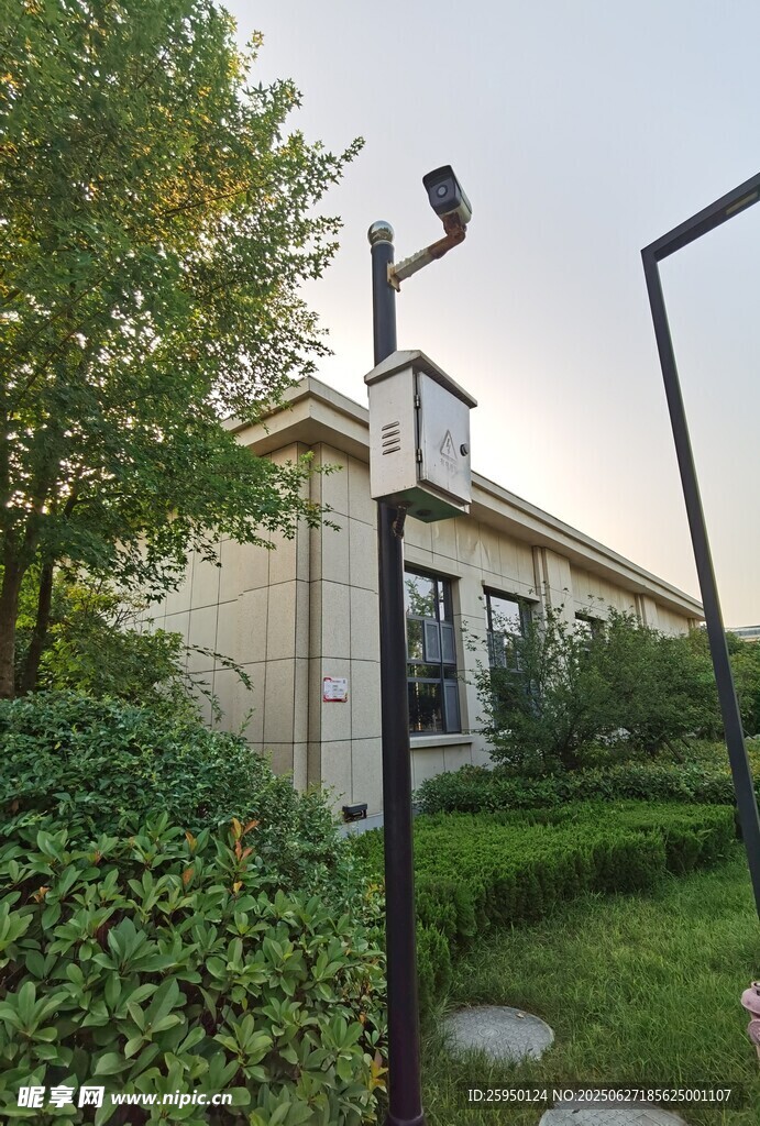 户外庭院灯点亮温馨角落