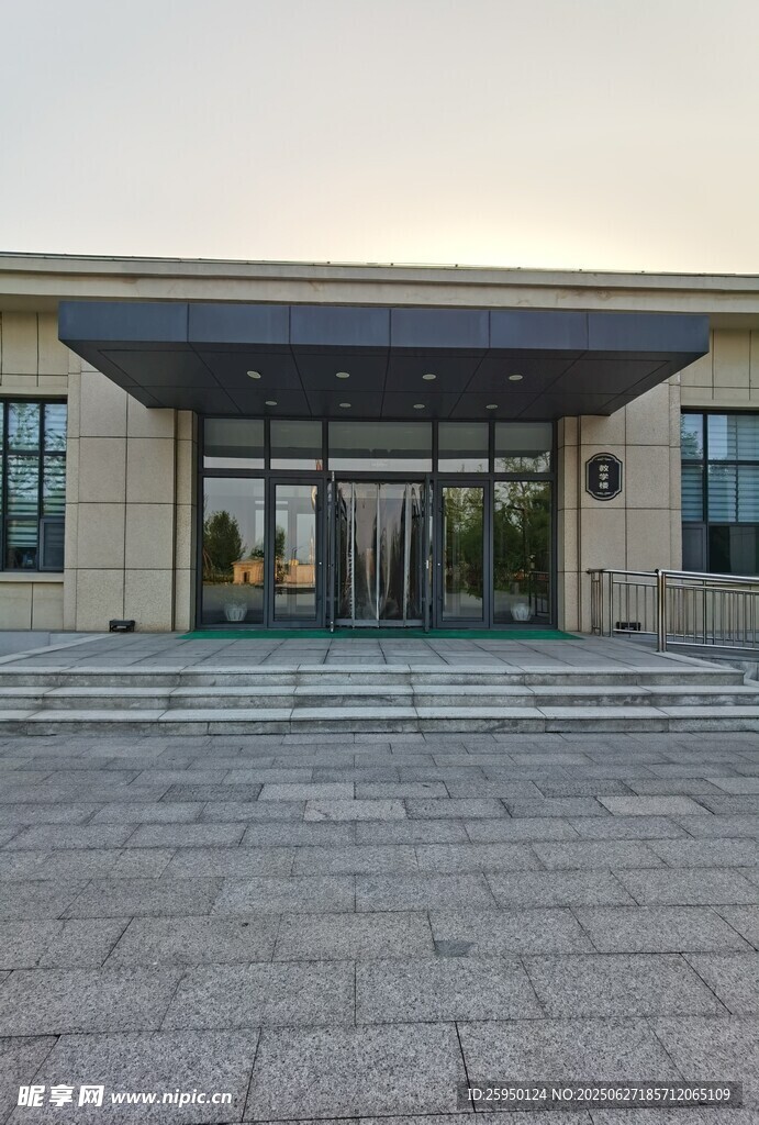 现代风格建筑入口景观