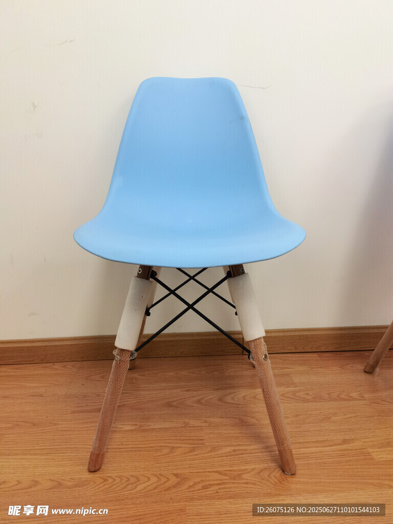 蓝色简约塑料椅