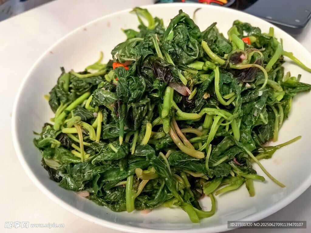 清炒嫩绿空心菜