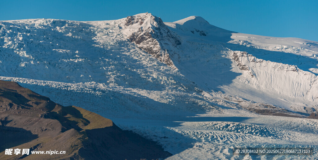 壮丽雪山冰川景观