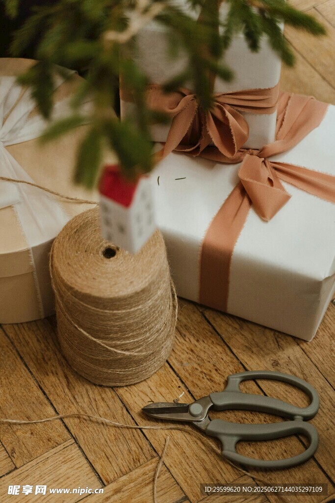 节日礼物包装工具与材料