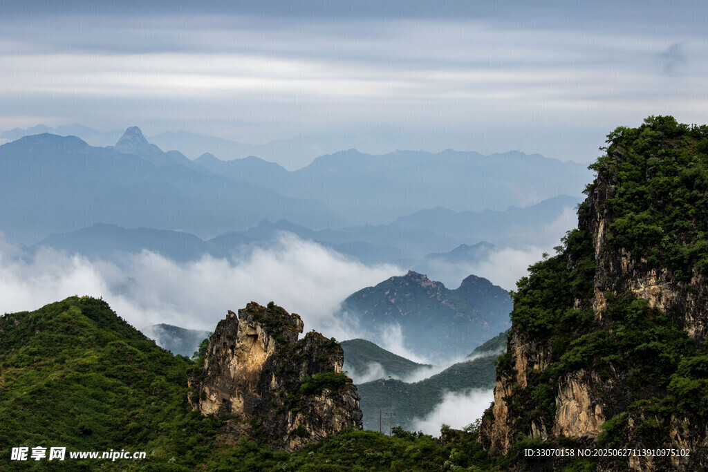 云落青山间