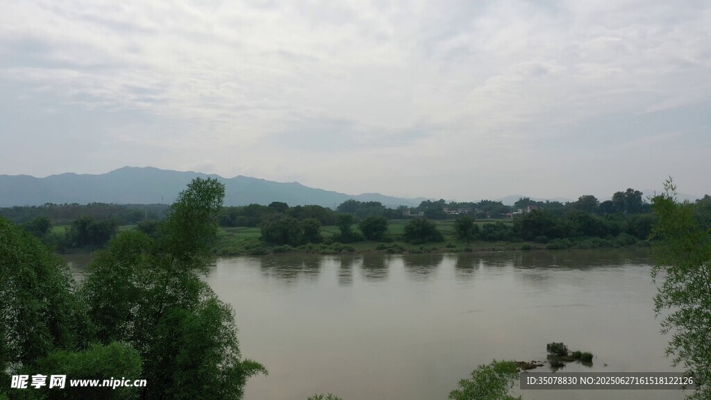 河畔风光自然景致
