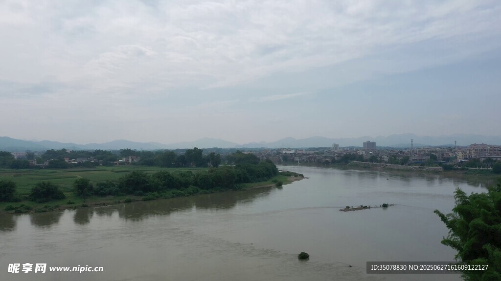 河畔风光自然景致