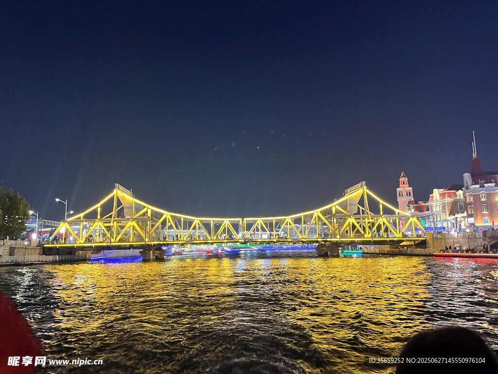 夜晚璀璨的桥梁夜景