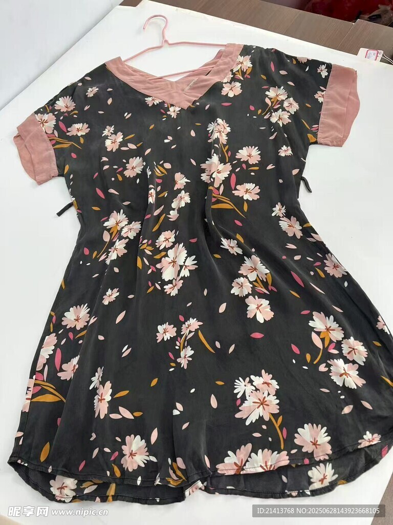 黑色碎花短袖女童连衣裙