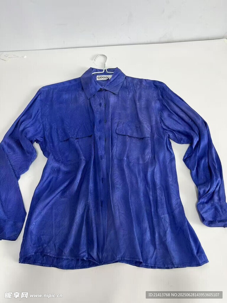 蓝色长袖上衣展示