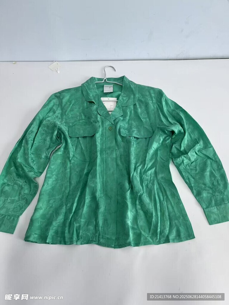 绿色蕾丝长袖上衣展示