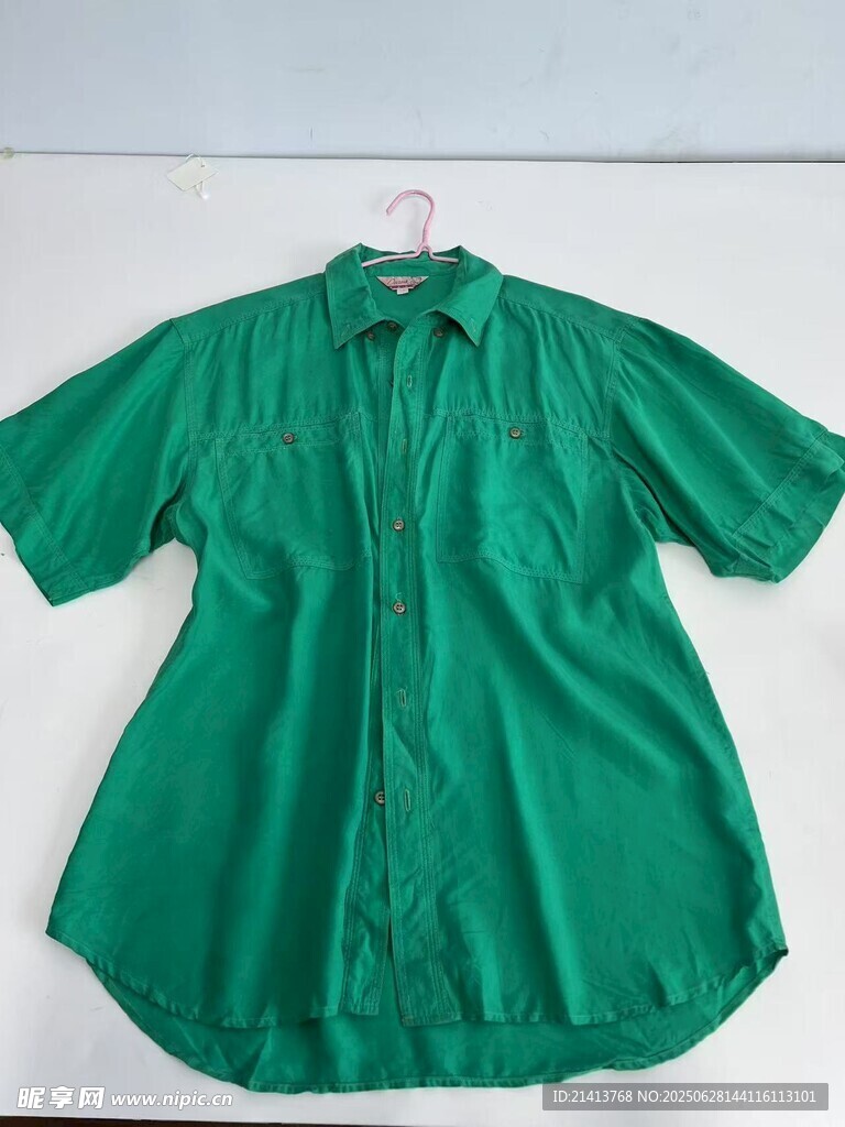 绿色短袖衬衫展示