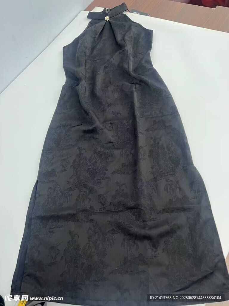 深灰色褶皱布料