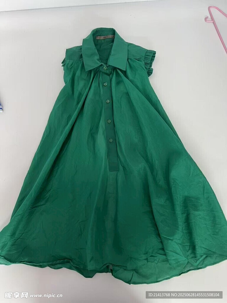 绿色无袖连衣裙展示