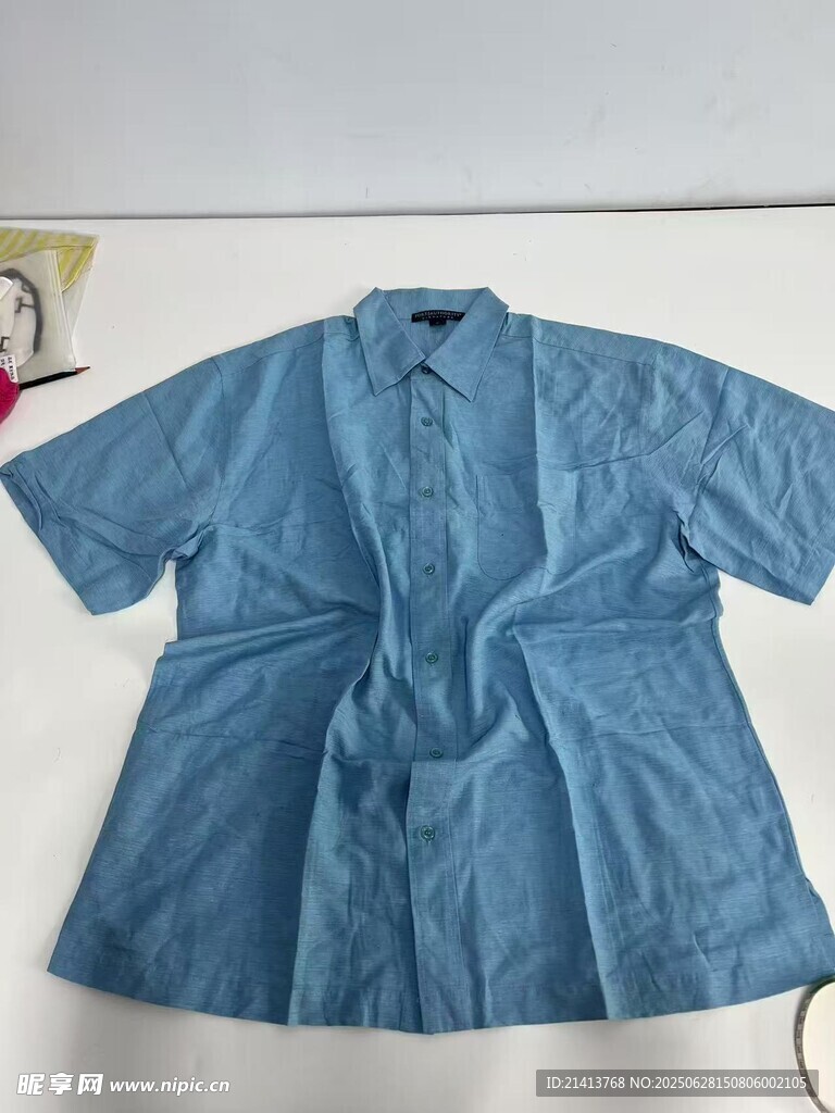 蓝色短袖衬衫展示