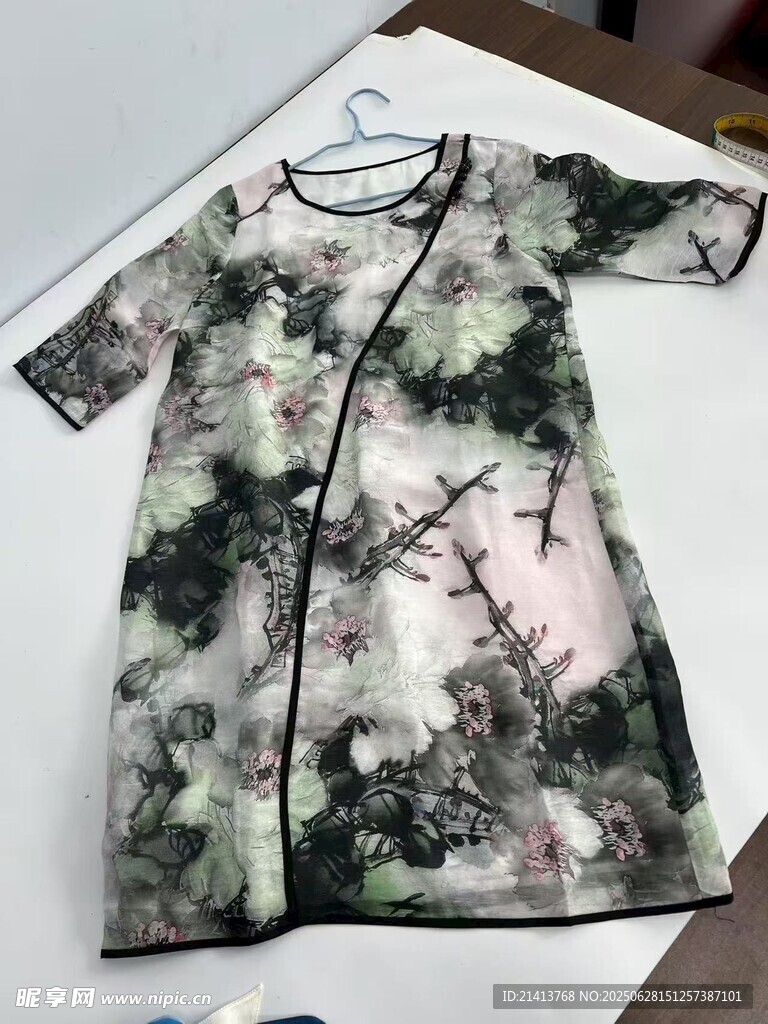 花卉图案短袖连衣裙