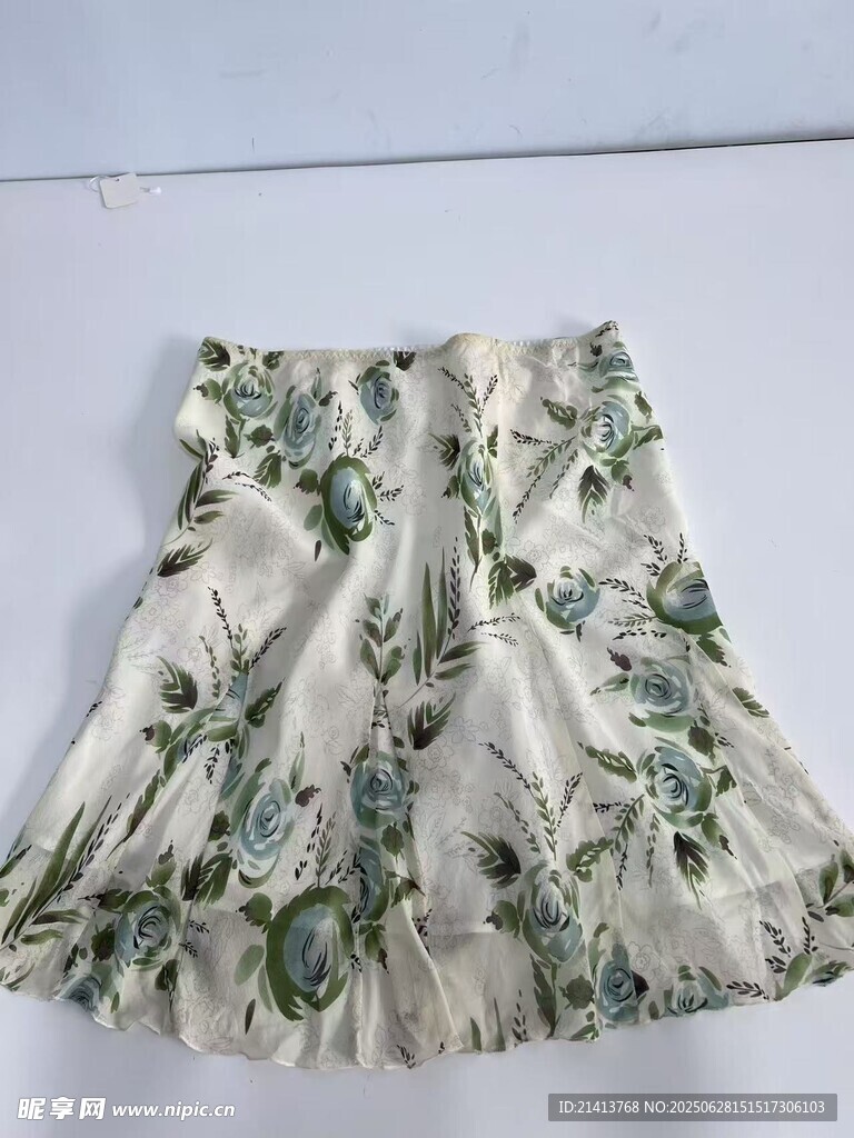 花卉图案半身裙