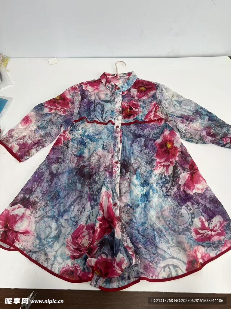 印花女童连衣裙展示