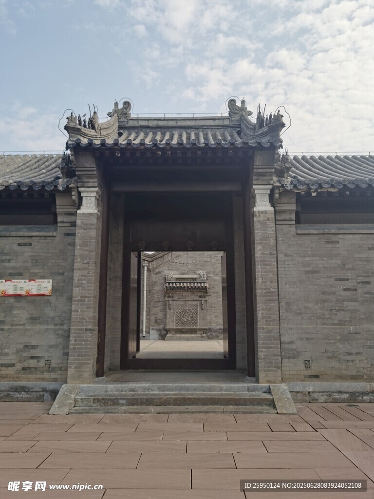 中式古建筑门洞景观