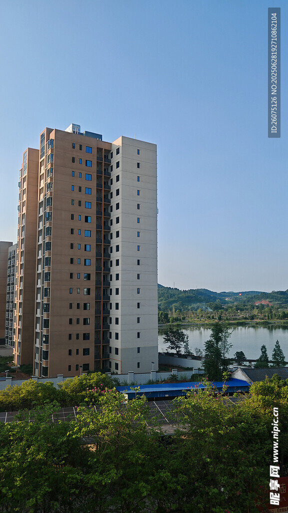 湖畔高层住宅景观