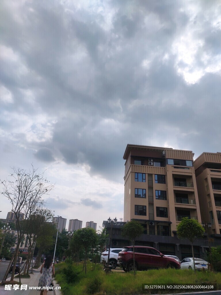 小区建筑与周边景象