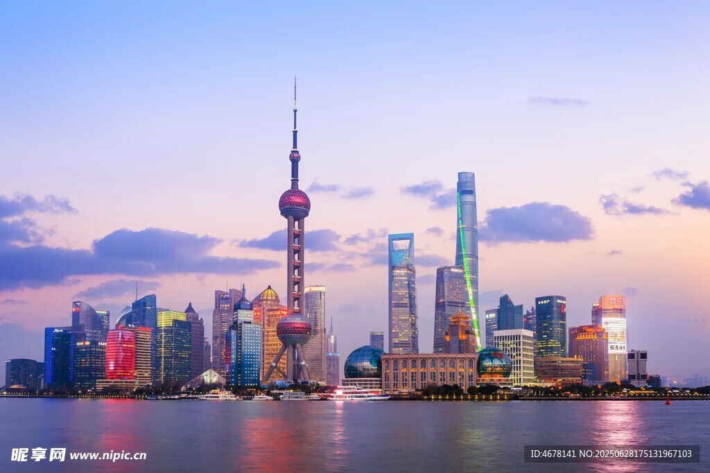 上海外滩璀璨城市天际线