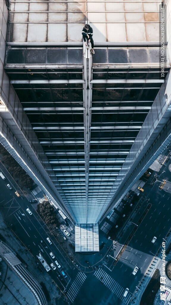 俯瞰高楼内景的独特视角