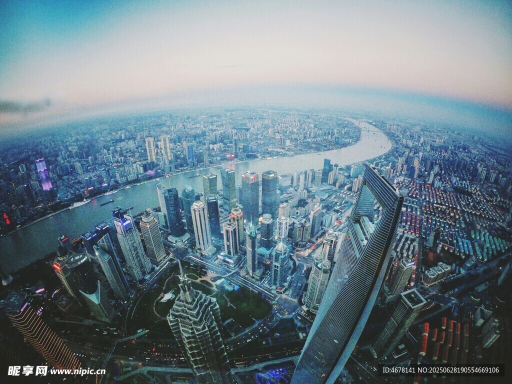 城市天际线俯瞰壮丽景观