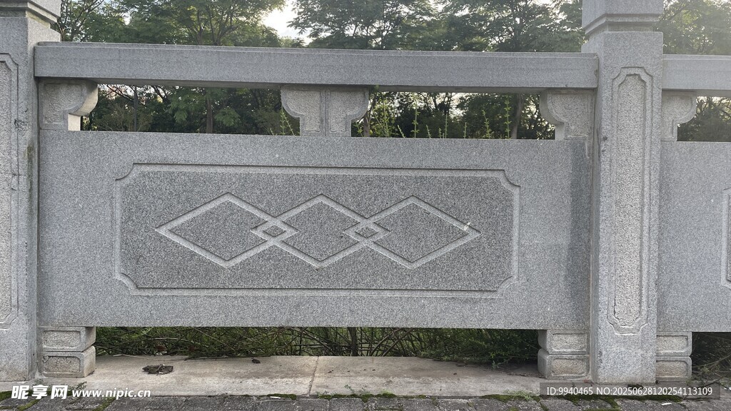 中式石质雕花围墙