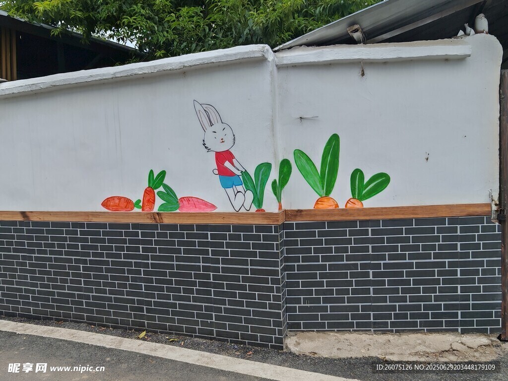 童趣墙绘装点墙面