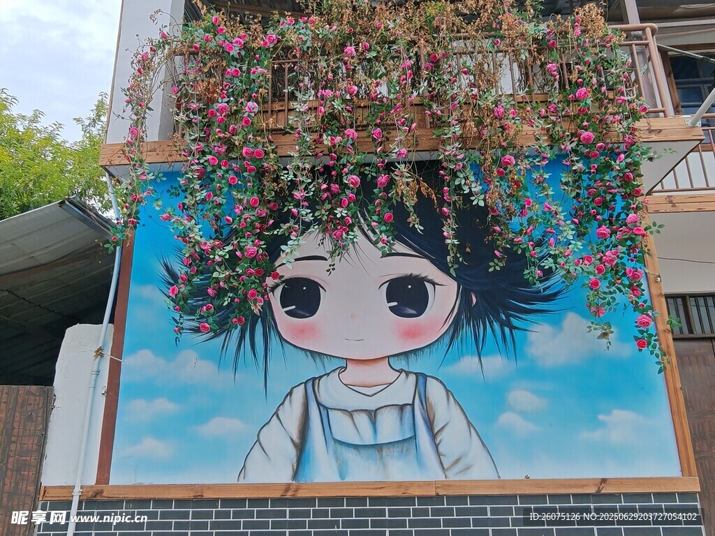 墙绘上的可爱卡通女孩形象