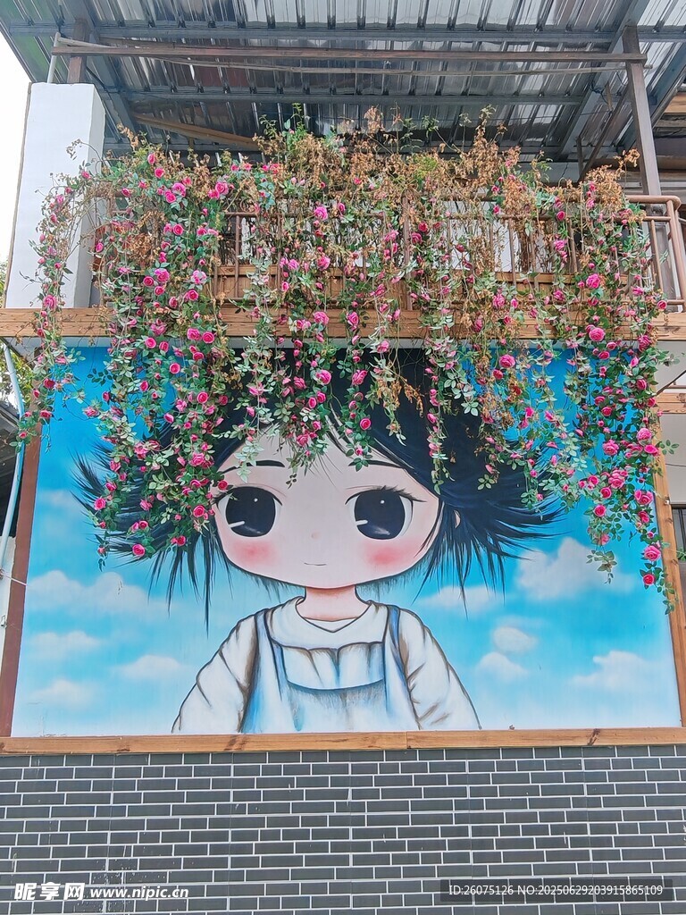 墙绘上的可爱卡通女孩