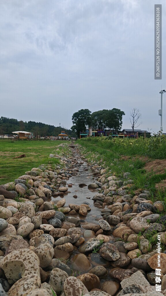 乡村石砌水渠景观