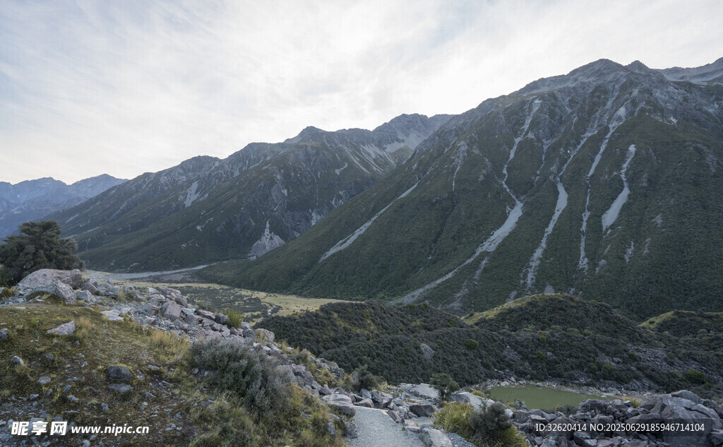 壮丽山景 山间小道蜿蜒