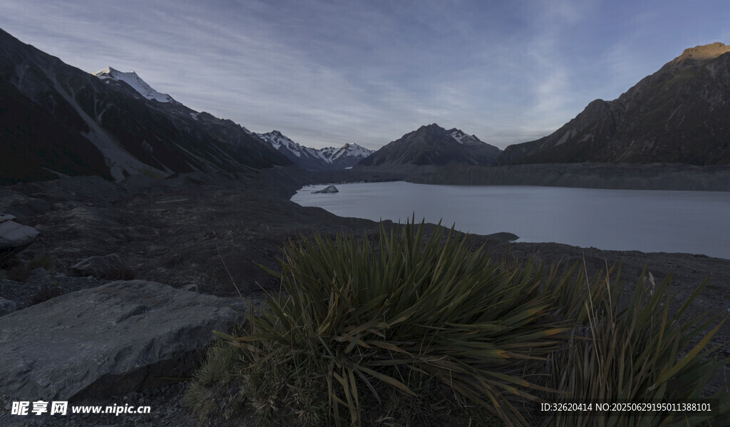 山间湖泊自然风光美景