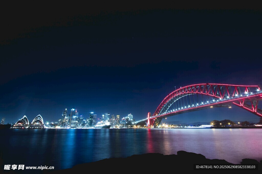 夜晚绚丽桥梁城市夜景图