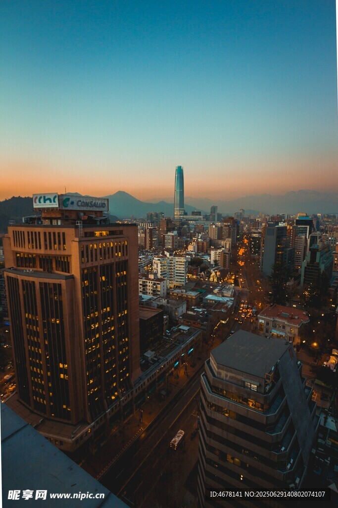 城市黄昏天际线俯瞰美景