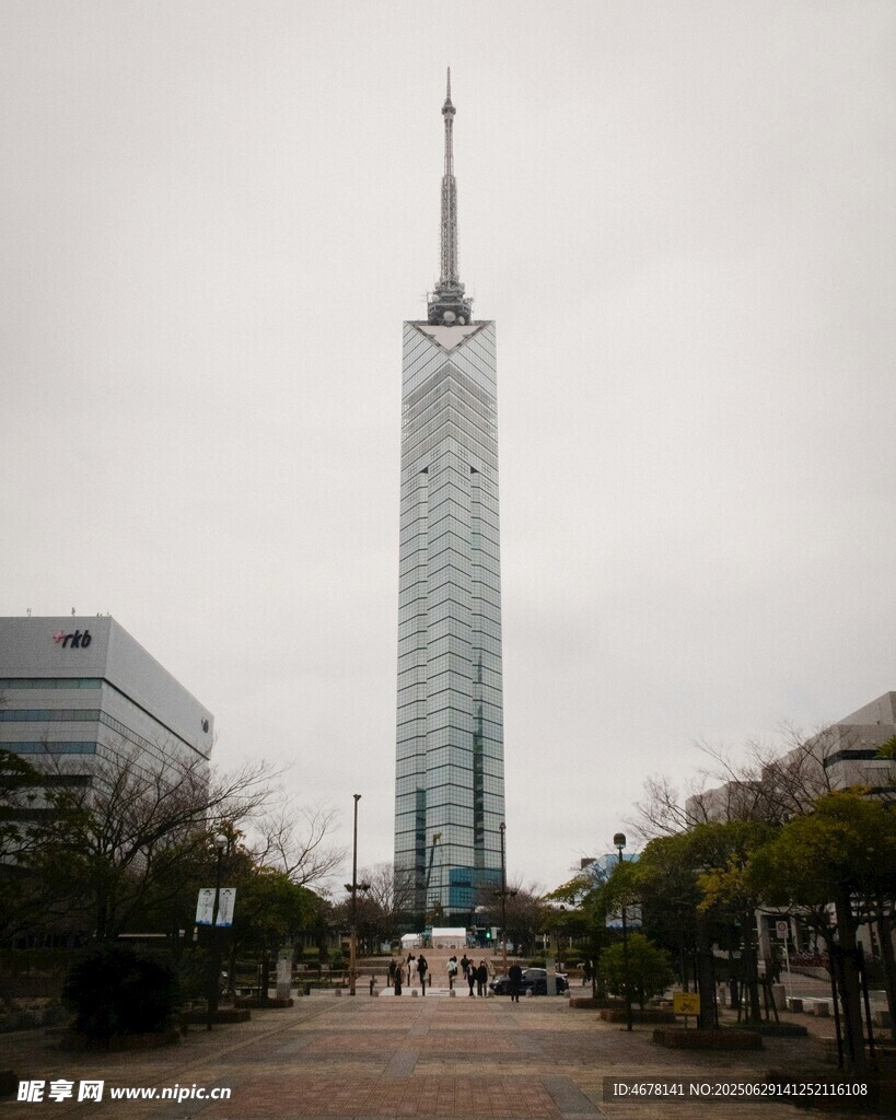 高耸摩天大楼城市景观