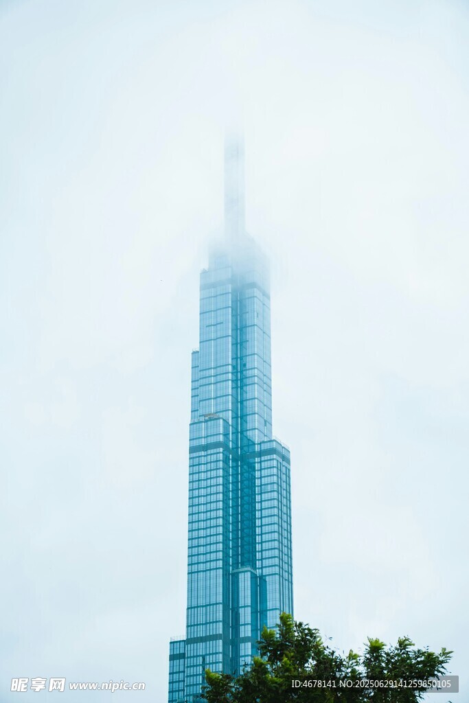 高耸入云的摩天大楼