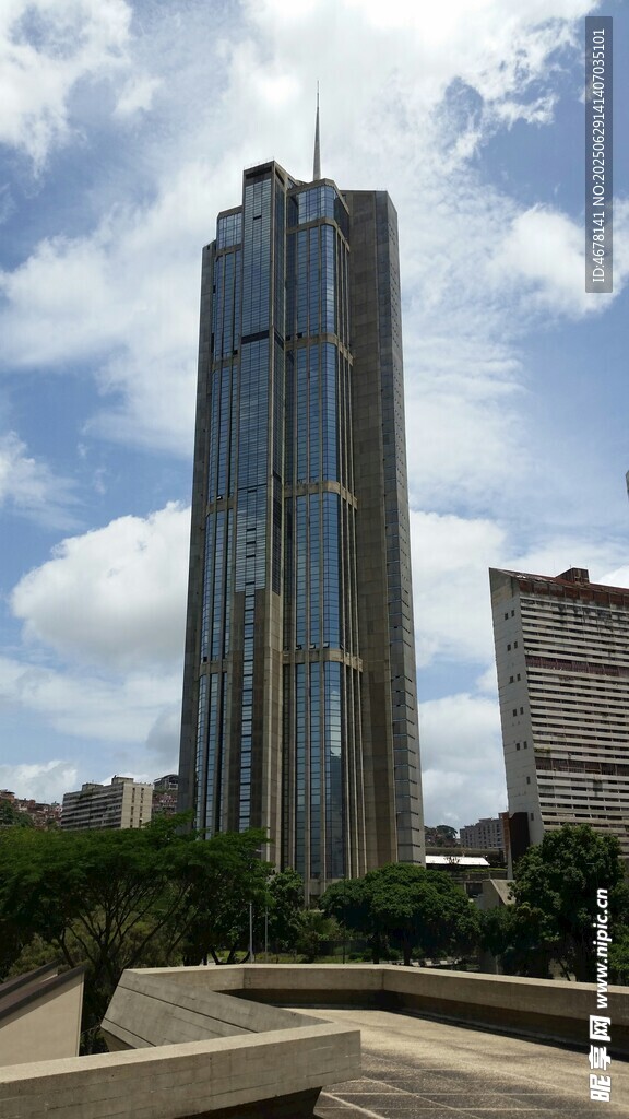 高耸摩天大楼外观景致