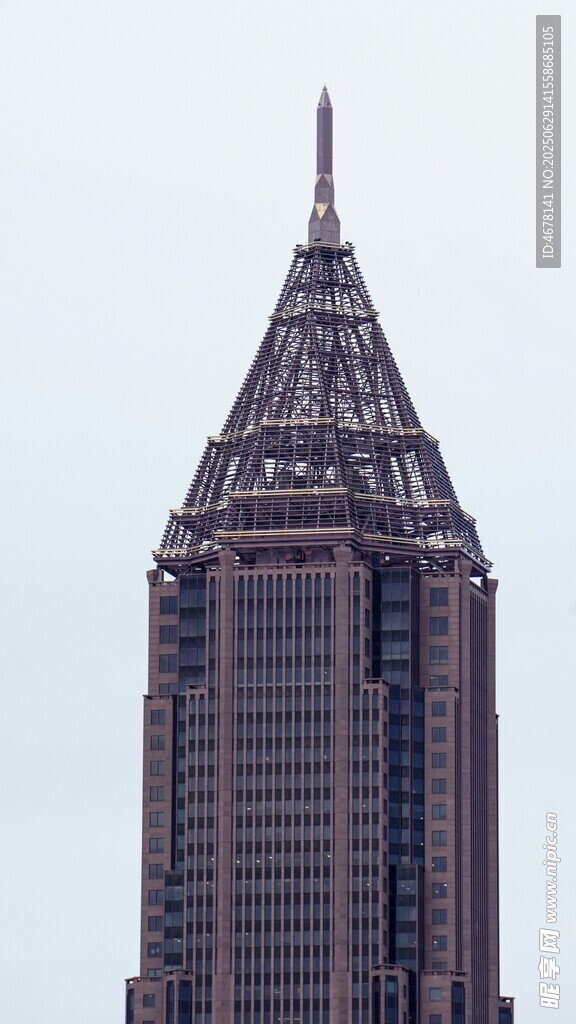 高耸摩天大楼建筑外观