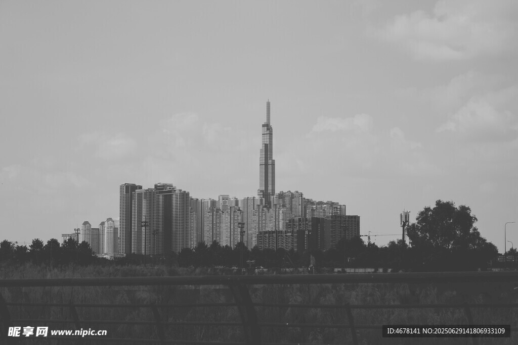 城市天际线中的高耸建筑