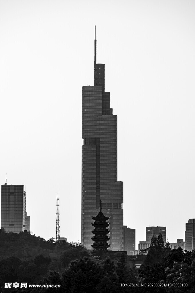 城市天际线中的高耸建筑
